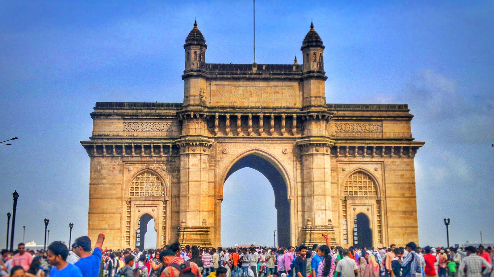 Mumbai Darshan Bus at Gateway of India