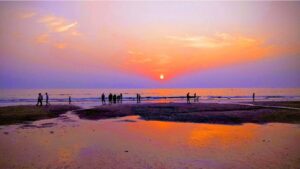 Mumbai Darshan Bus at Juhu Beach