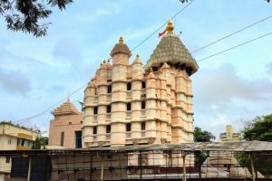 Mumbai Darshan Bus at siddhivinayak temple